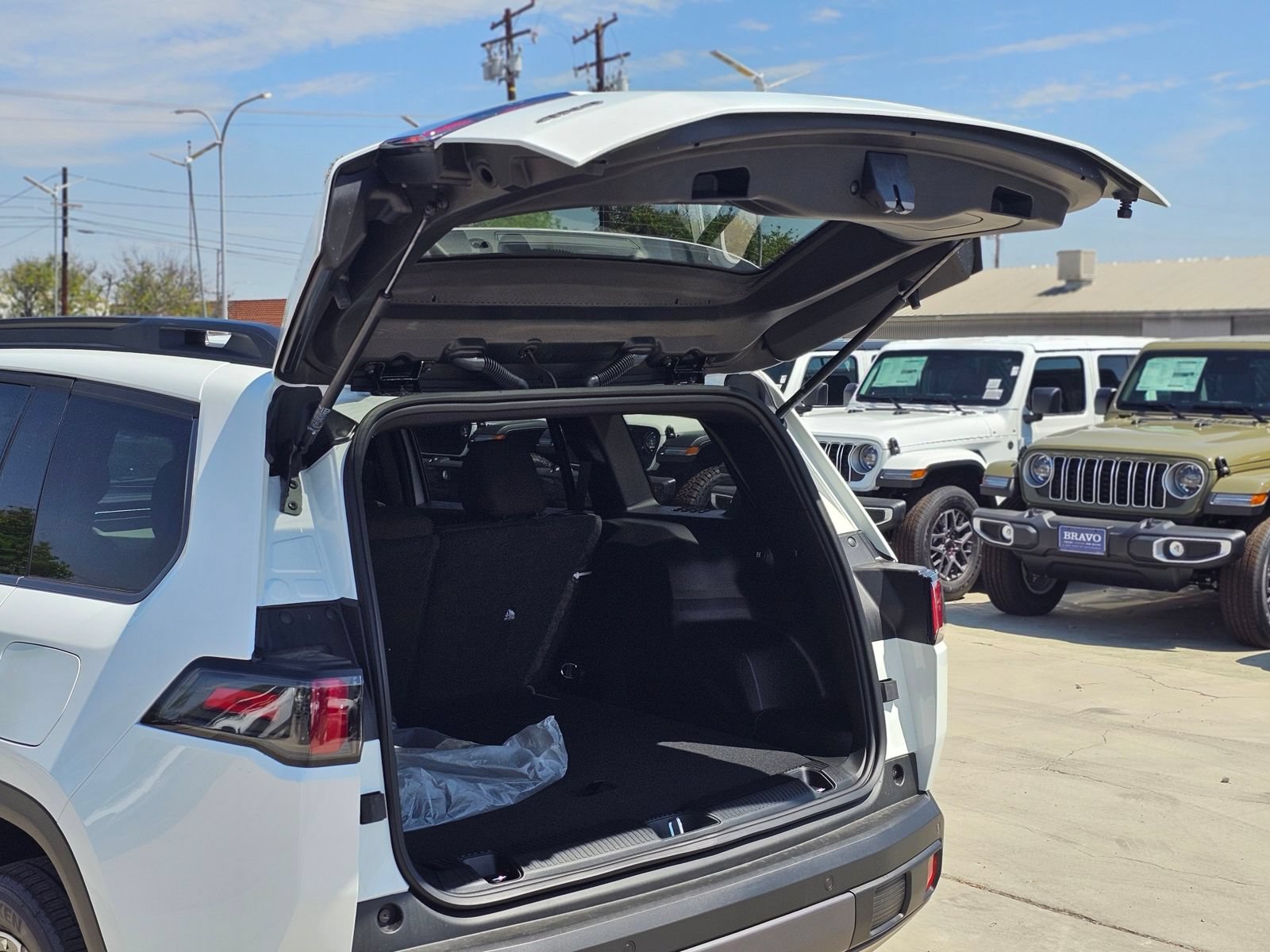 New 2026 Jeep Cherokee Laredo AWD/4WD image 10