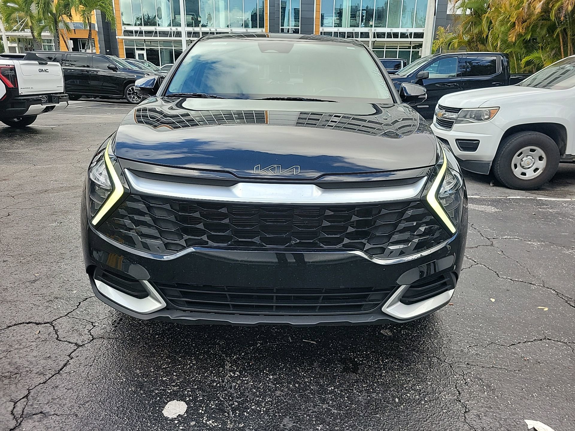 Used 2023 Kia Sportage EX image 3