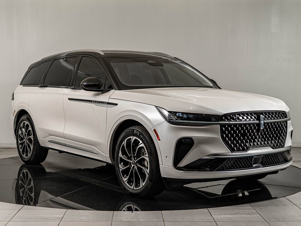 Used 2024 Lincoln Nautilus Reserve w/ Equipment Group 202A image 3