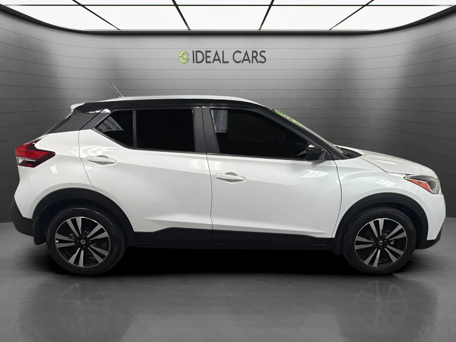 Used 2018 Nissan Kicks SV FWD image 4