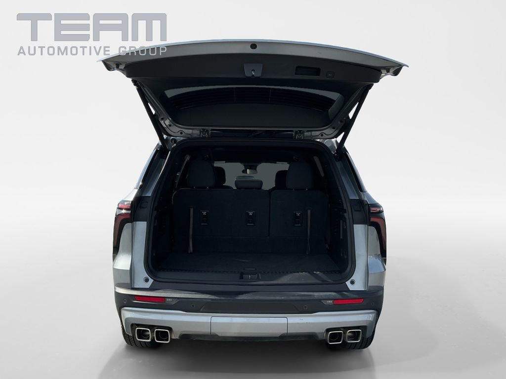 Used 2025 Chevrolet Traverse LT image 13