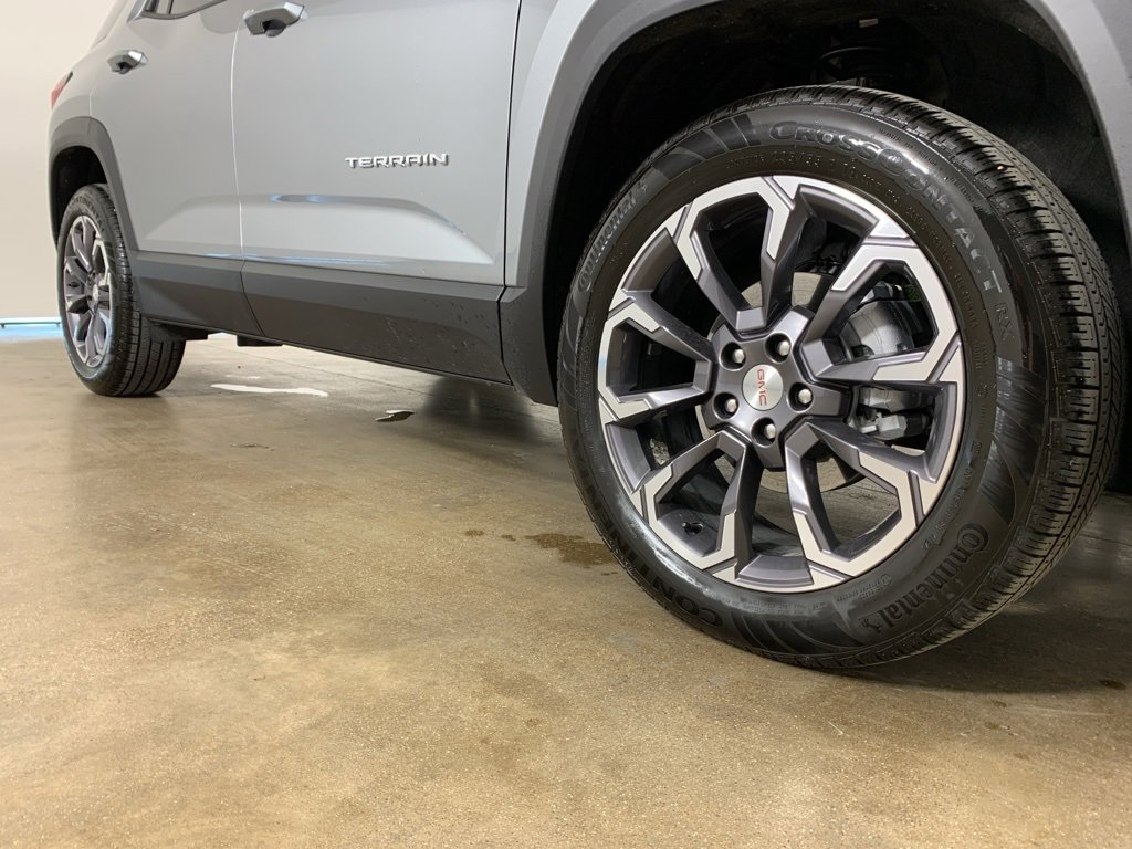 Used 2025 GMC Terrain Elevation w/ Elevation Premium Package image 6