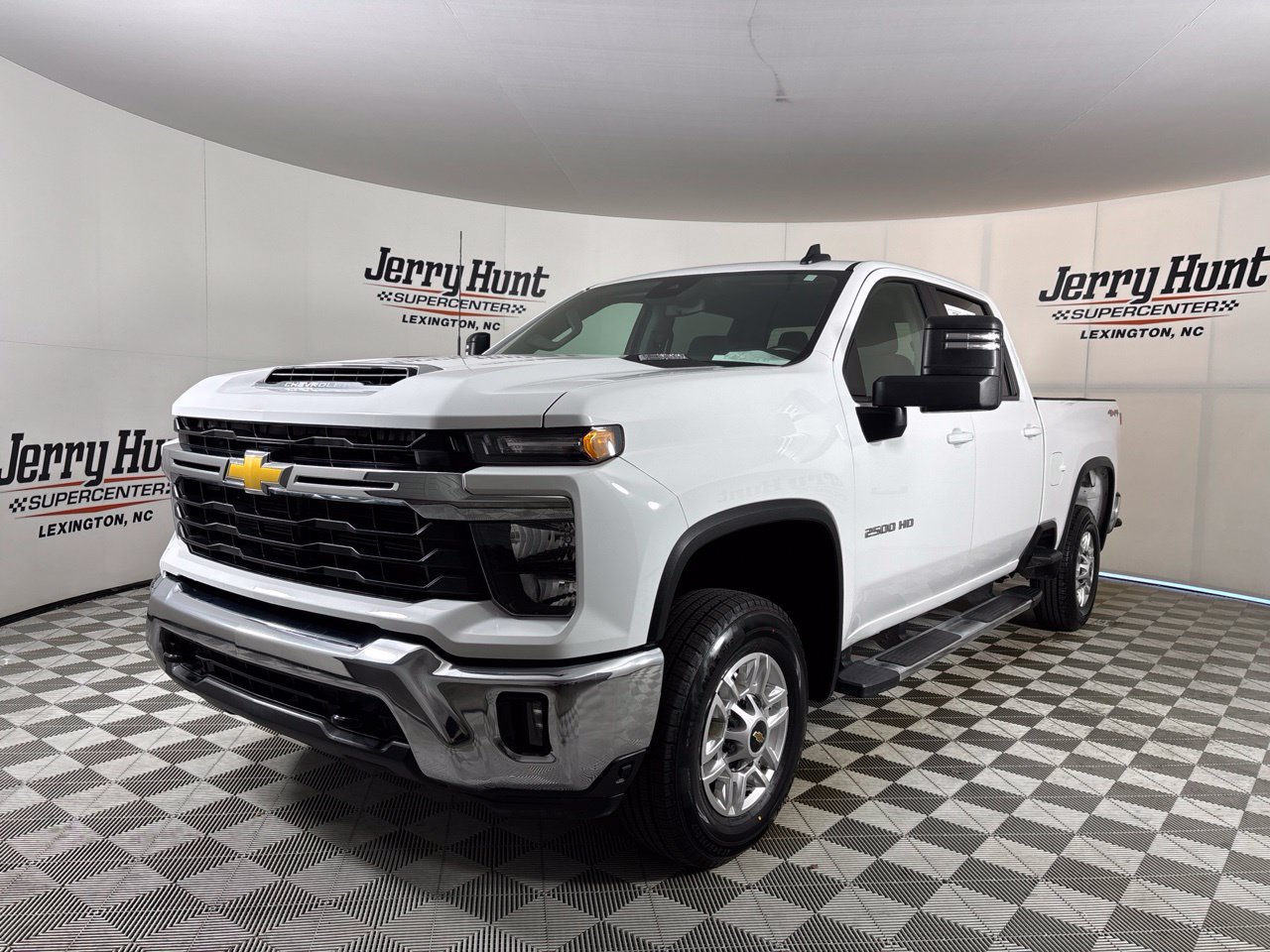 Used 2025 Chevrolet Silverado 2500 LT w/ Convenience Package AWD/4WD image 1