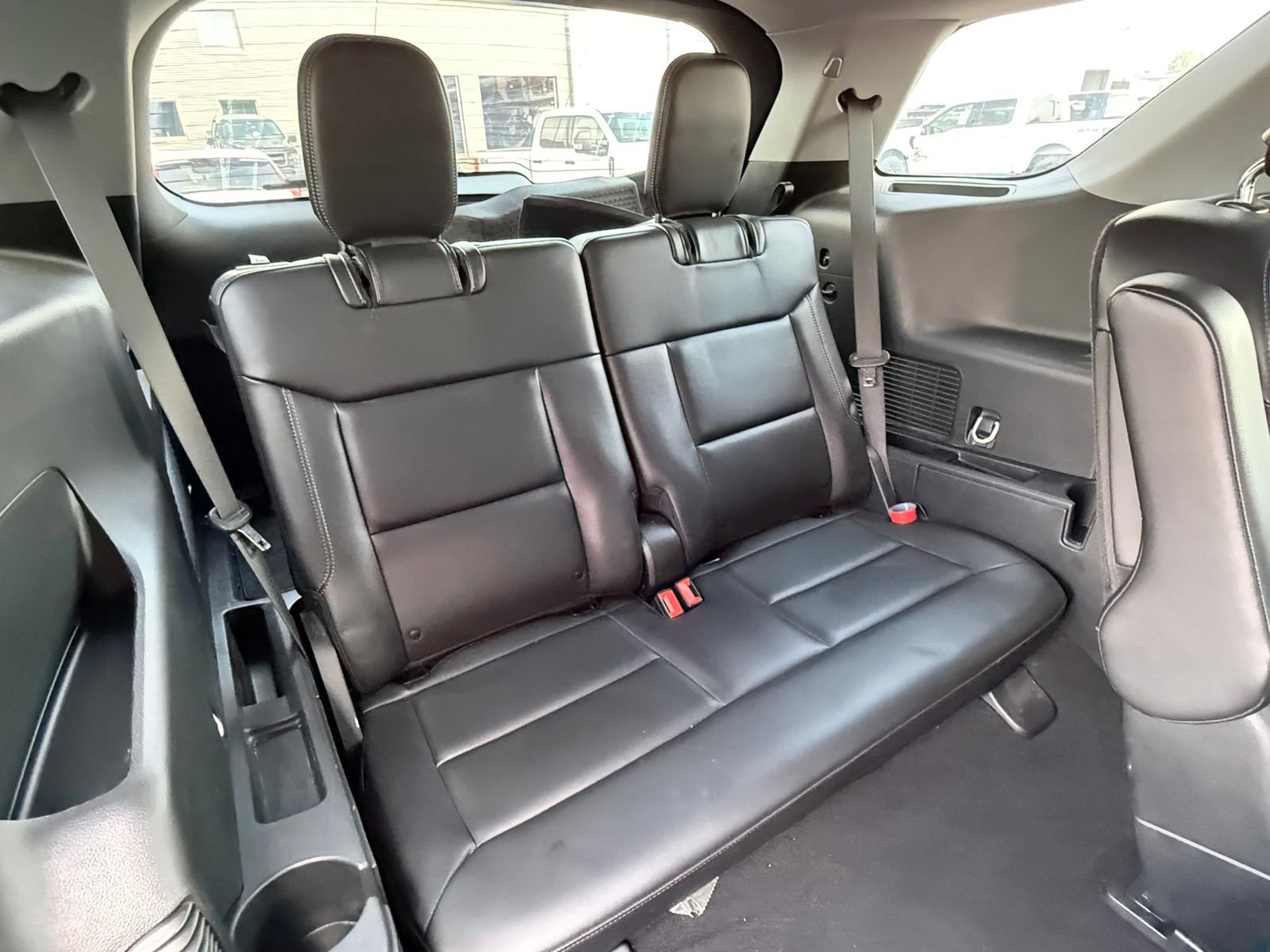 Used 2024 Ford Explorer XLT w/ Equipment Group 202A AWD/4WD image 15