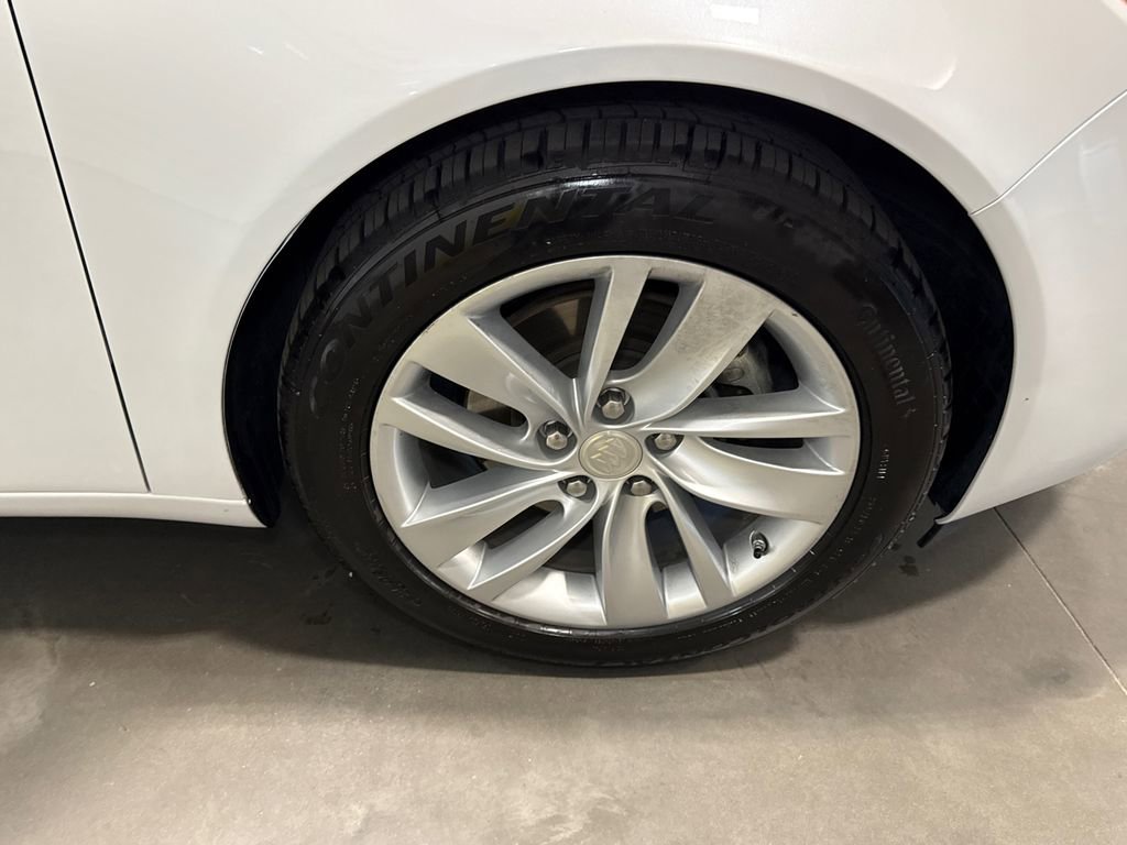 Used 2017 Buick Regal Premium w/ Driver Confidence Package #2 AWD/4WD image 18