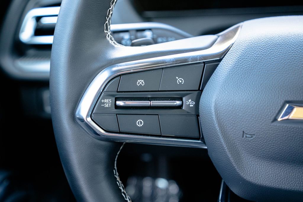 Used 2025 Chevrolet Traverse LT image 15