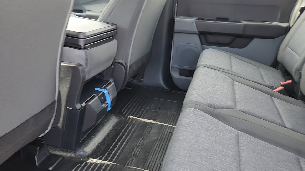 New 2025 Ford F550 4x4 Crew Cab image 25