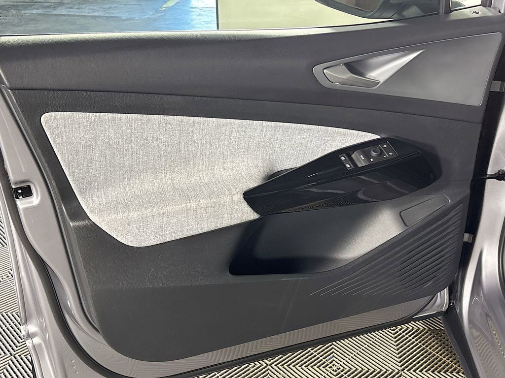 Used 2023 Volkswagen ID.4 Standard image 10