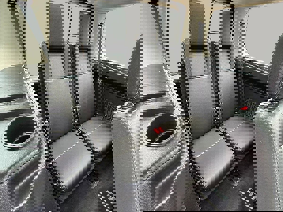 Used 2016 Land Rover LR4 image 28