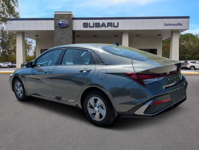 Used 2025 Hyundai Elantra SE FWD image 4