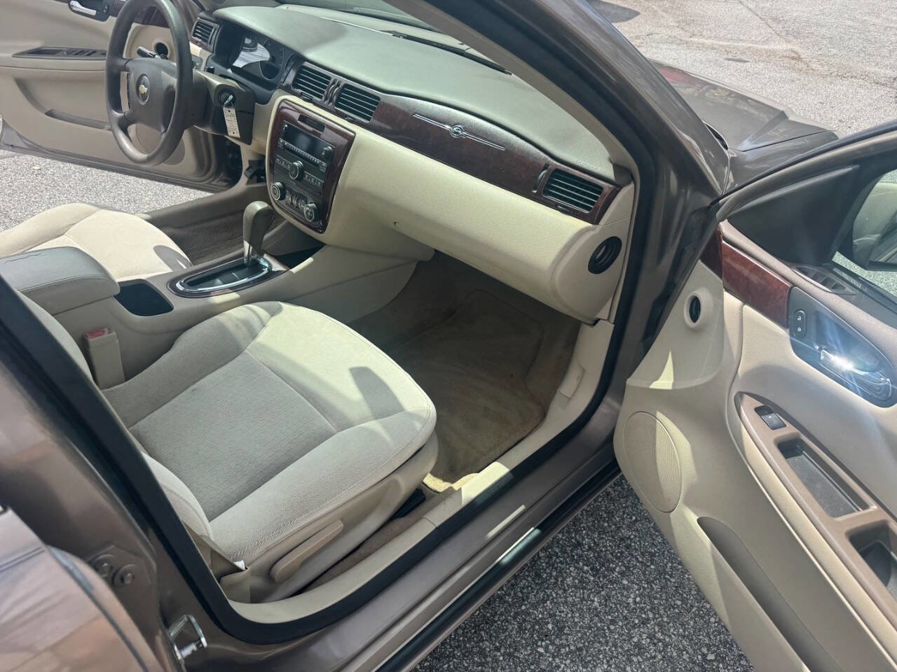 Used 2007 Chevrolet Impala LT image 16