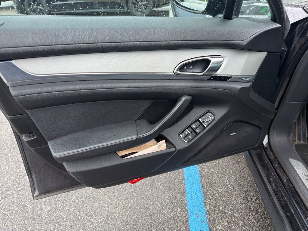 Used 2015 Porsche Panamera 4 AWD/4WD image 31