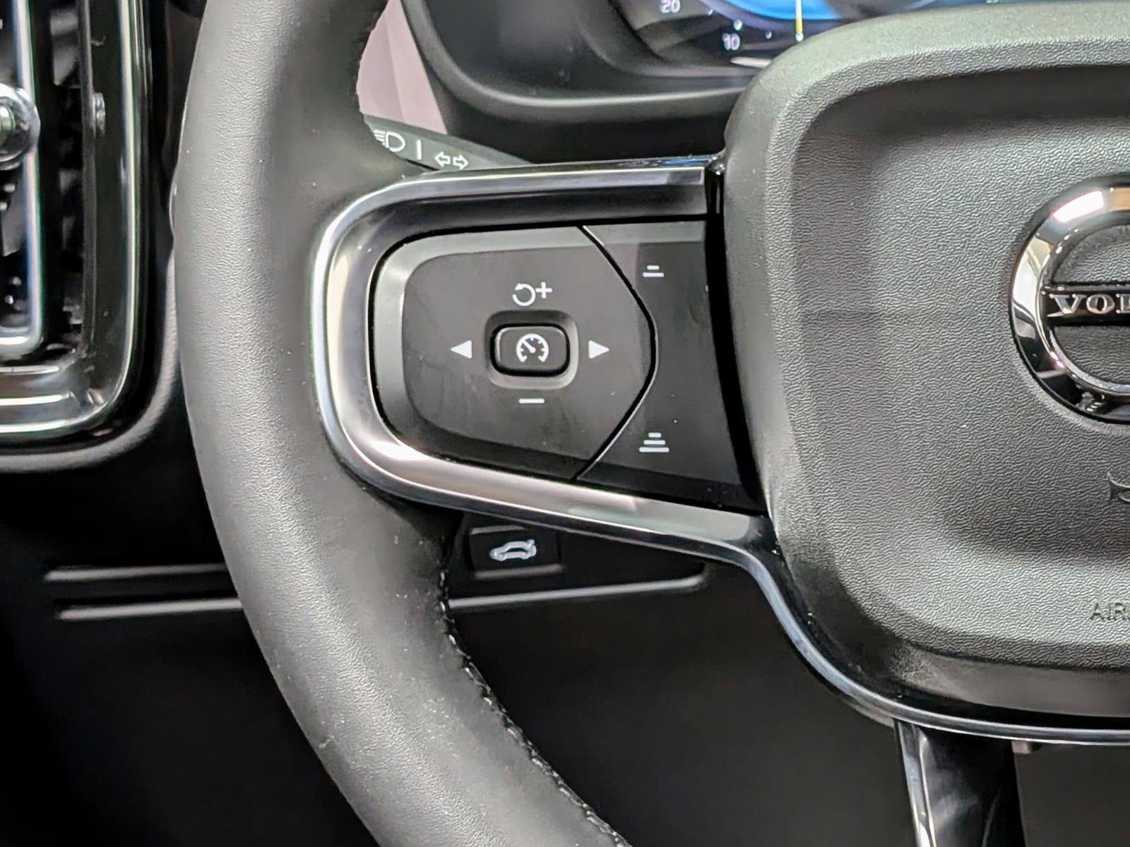 Used 2023 Volvo XC40 Recharge Core image 31