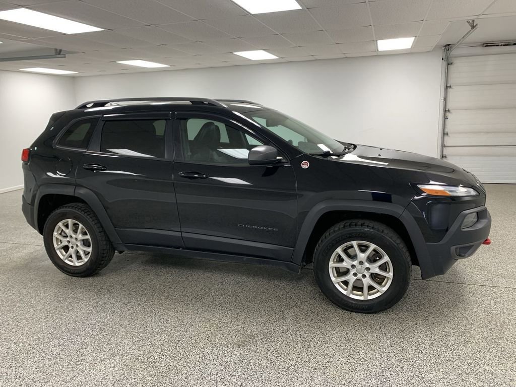Used 2018 Jeep Cherokee Trailhawk w/ Cold Weather Group AWD/4WD video 1