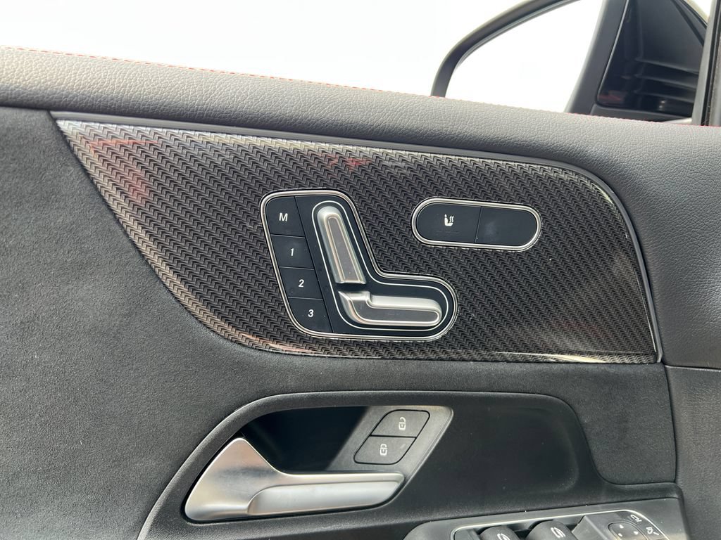 Used 2024 Mercedes-Benz GLB 250 4MATIC image 13