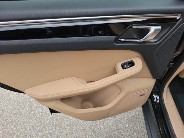 Used 2026 Porsche Macan AWD/4WD image 21