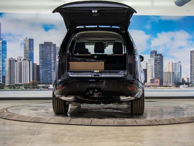 Used 2026 Land Rover Discovery Dynamic SE image 12