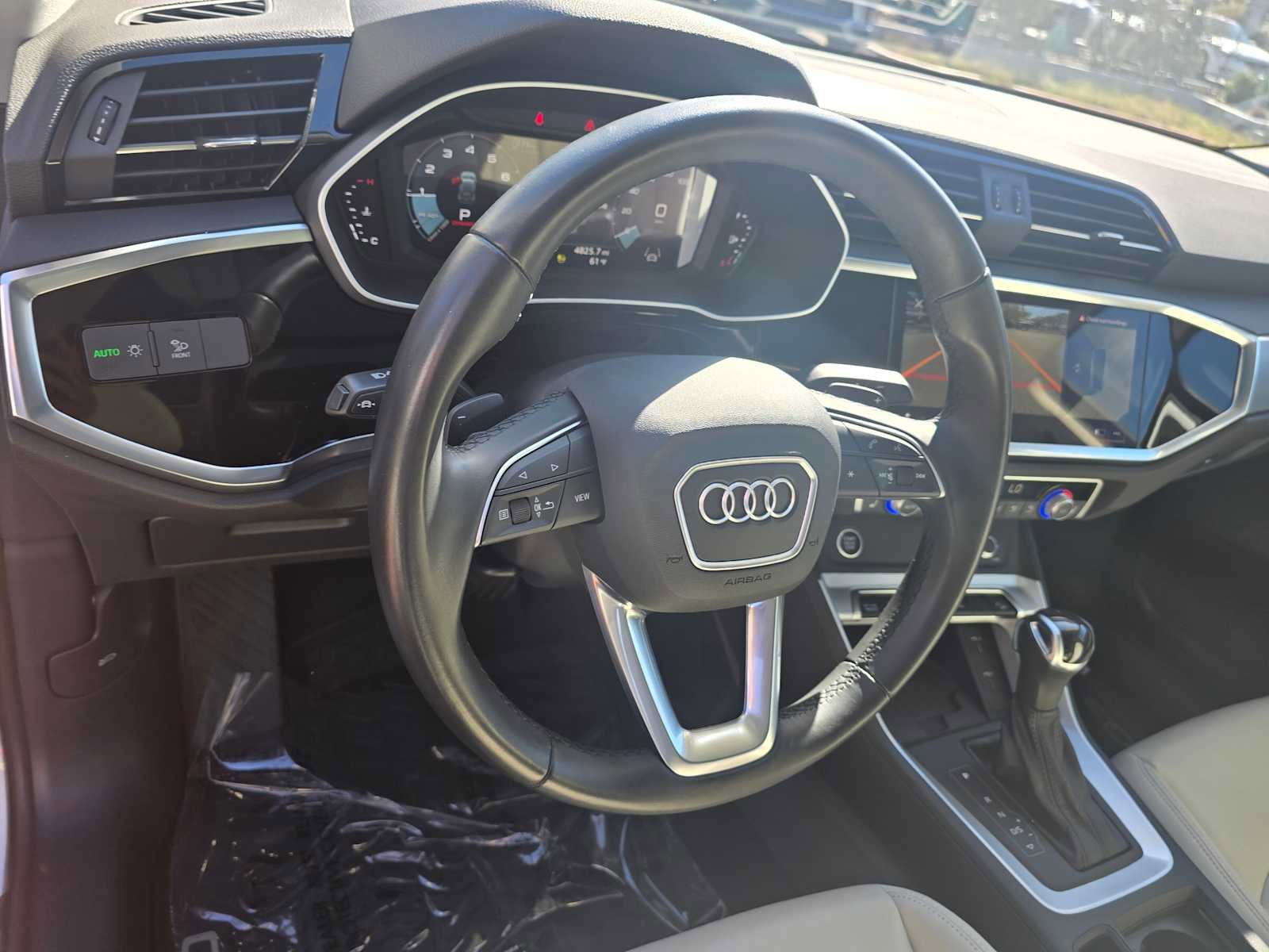 Used 2023 Audi Q3 2.0T Premium Plus w/ Premium Plus Package image 27