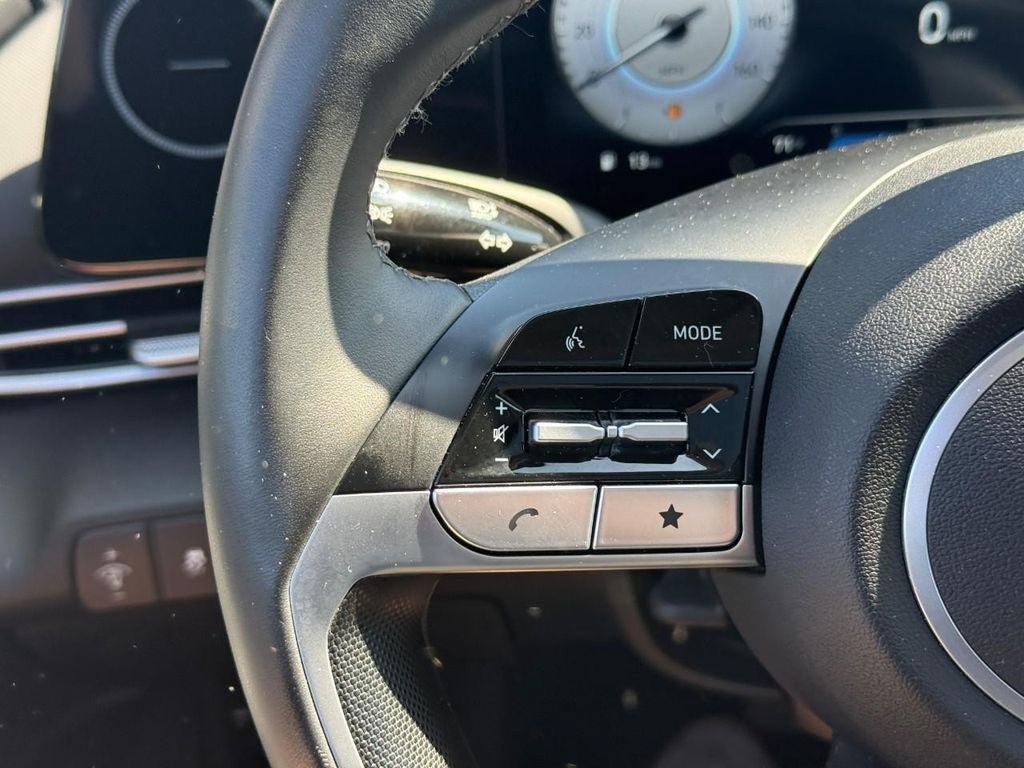 Used 2025 Hyundai Elantra Limited FWD image 18