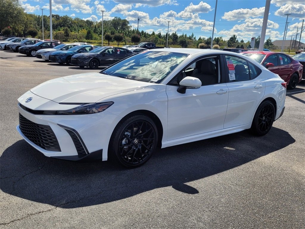 New 2026 Toyota Camry SE image 3