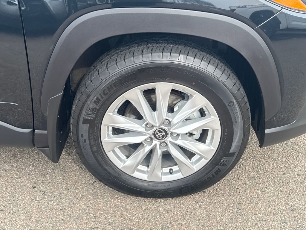 Used 2025 Toyota Corolla Cross LE w/ Moonroof Package image 40