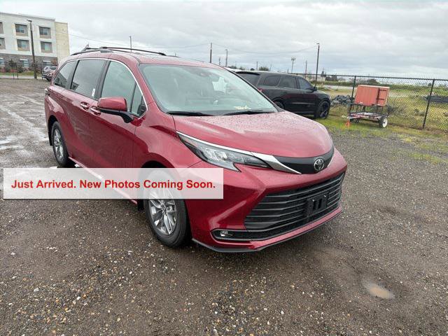Certified 2026 Toyota Sienna XLE FWD image 1