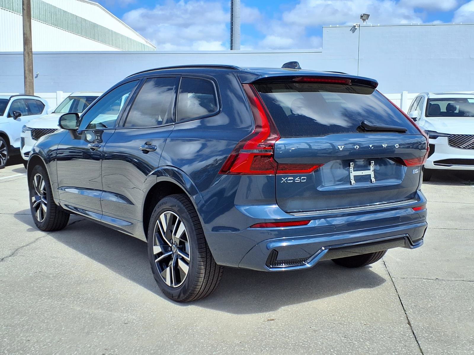 New 2026 Volvo XC60 B5 Core w/ Protection Package Premier AWD/4WD image 5