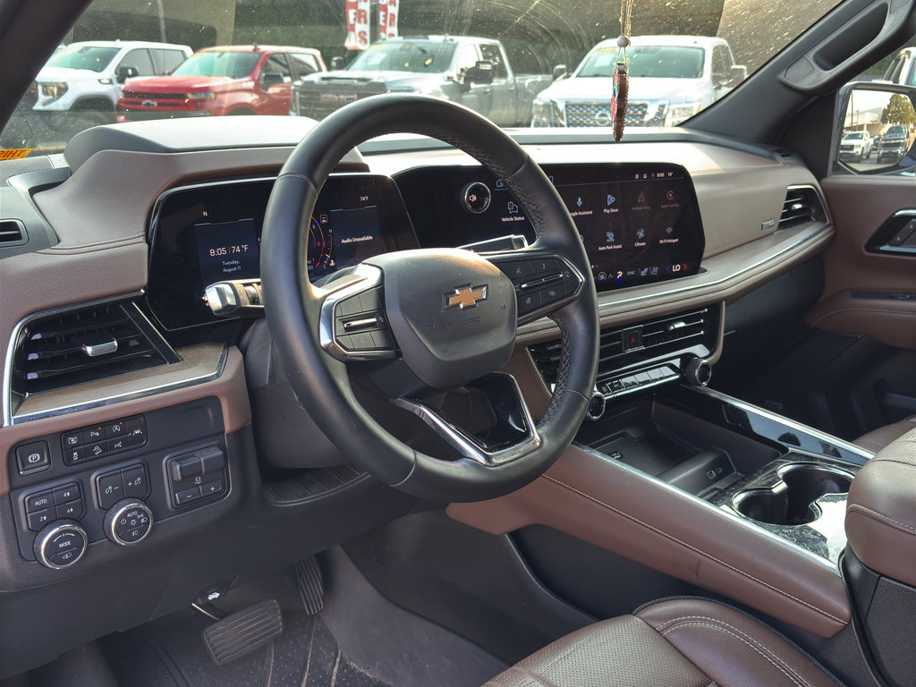 Used 2025 Chevrolet Suburban High Country AWD/4WD image 11