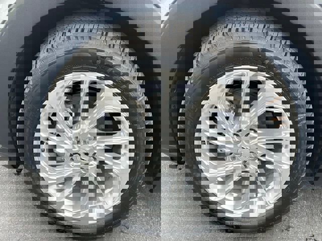 New 2027 Chevrolet Bolt LT w/ Comfort Package image 32