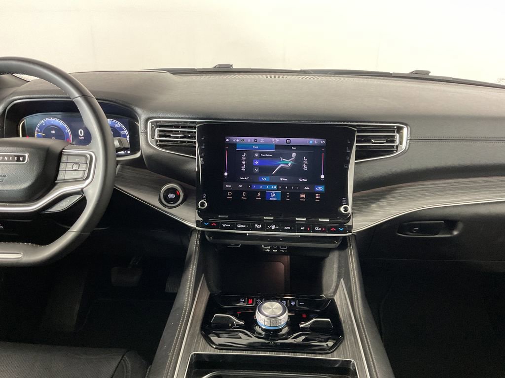 Used 2024 Jeep Wagoneer Series III w/ Flexible Seating Group image 15