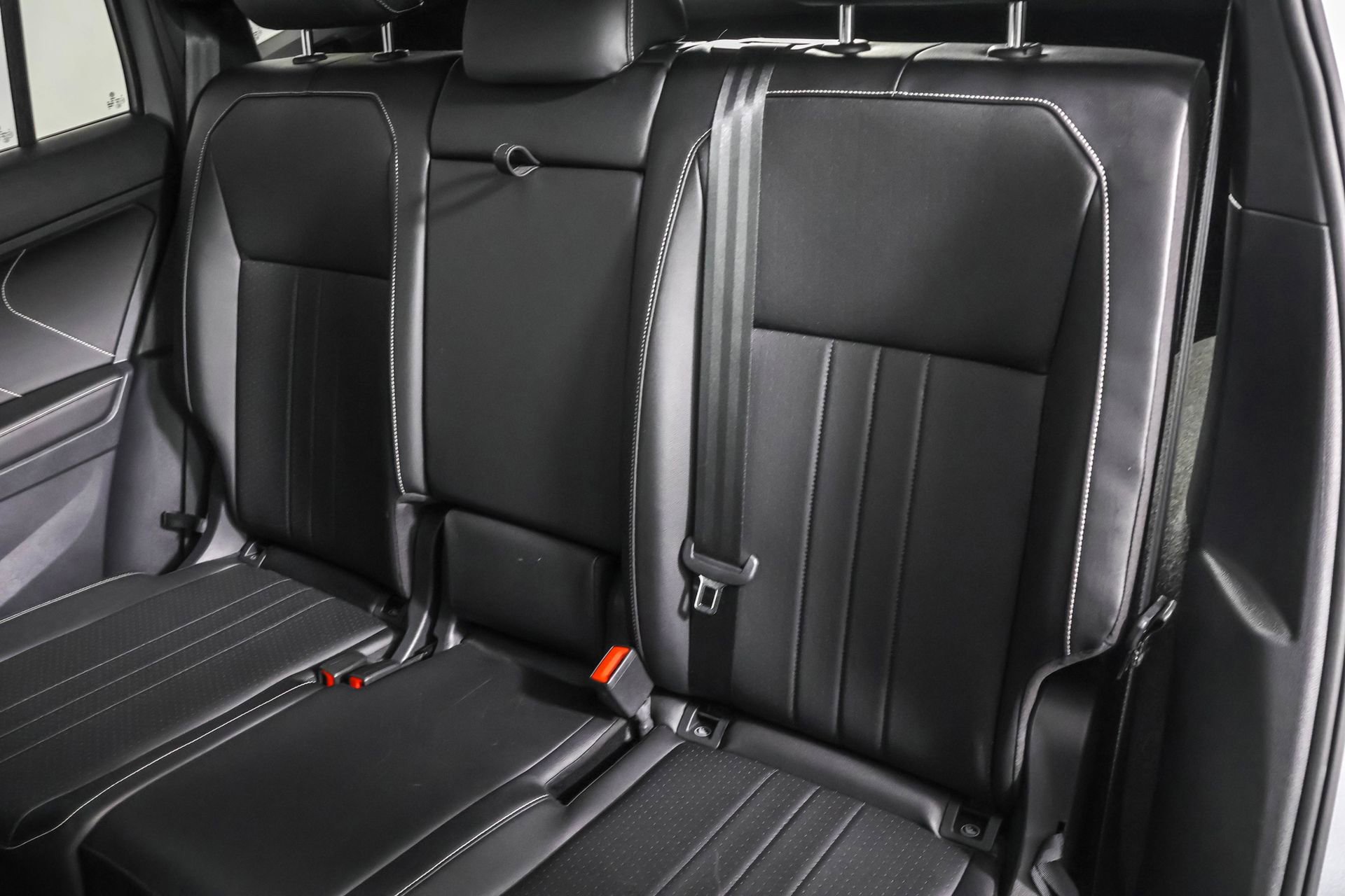 Used 2022 Volkswagen Tiguan SE R-Line image 35