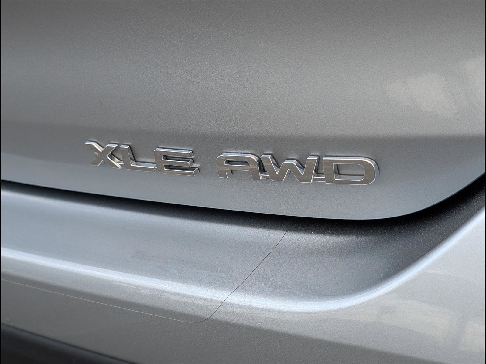 Used 2024 Toyota Highlander XLE AWD/4WD image 28