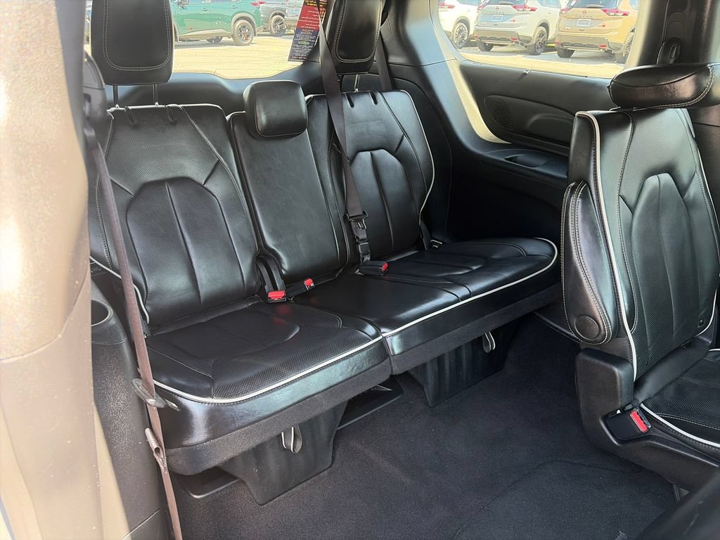 Used 2025 Chrysler Pacifica Limited FWD image 44