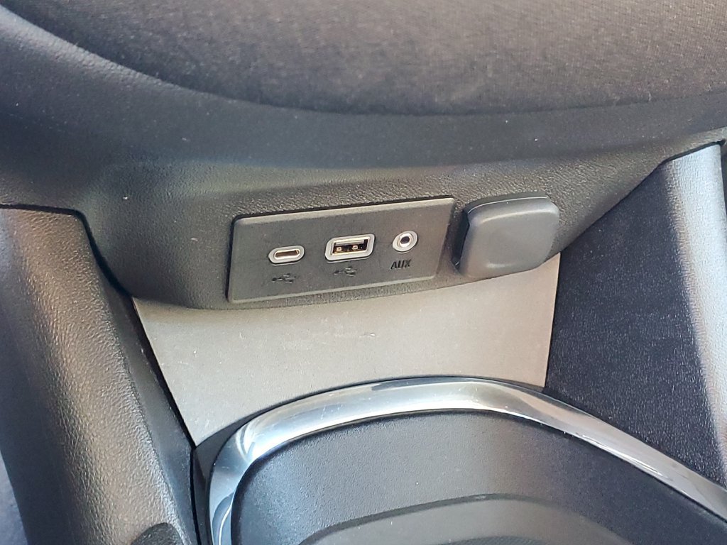 Used 2022 Chevrolet Malibu LT FWD image 17