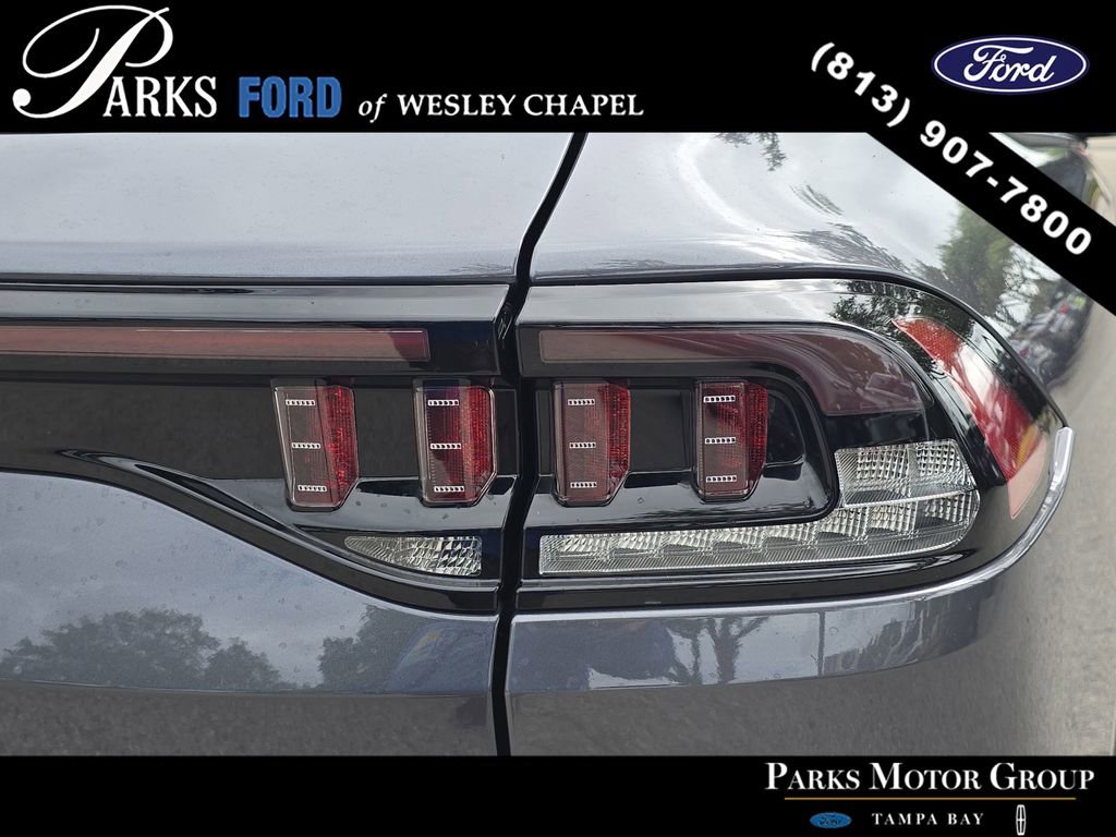 Used 2025 VinFast VF 8 Eco AWD/4WD image 7