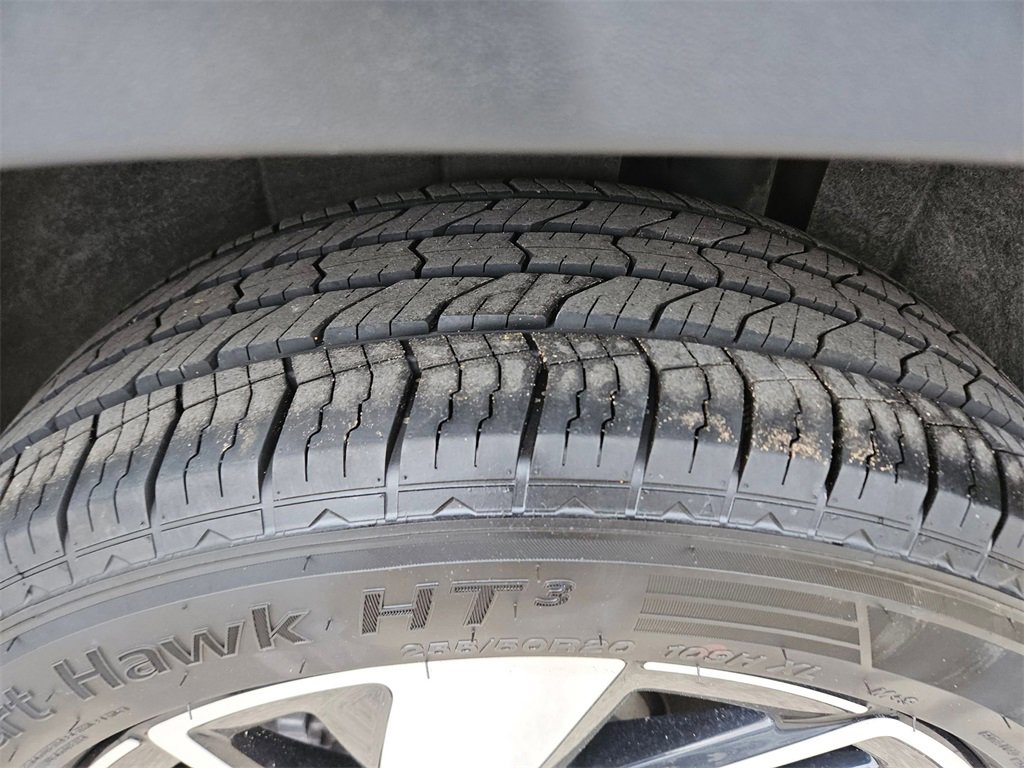 Used 2025 Volkswagen Atlas SE image 26