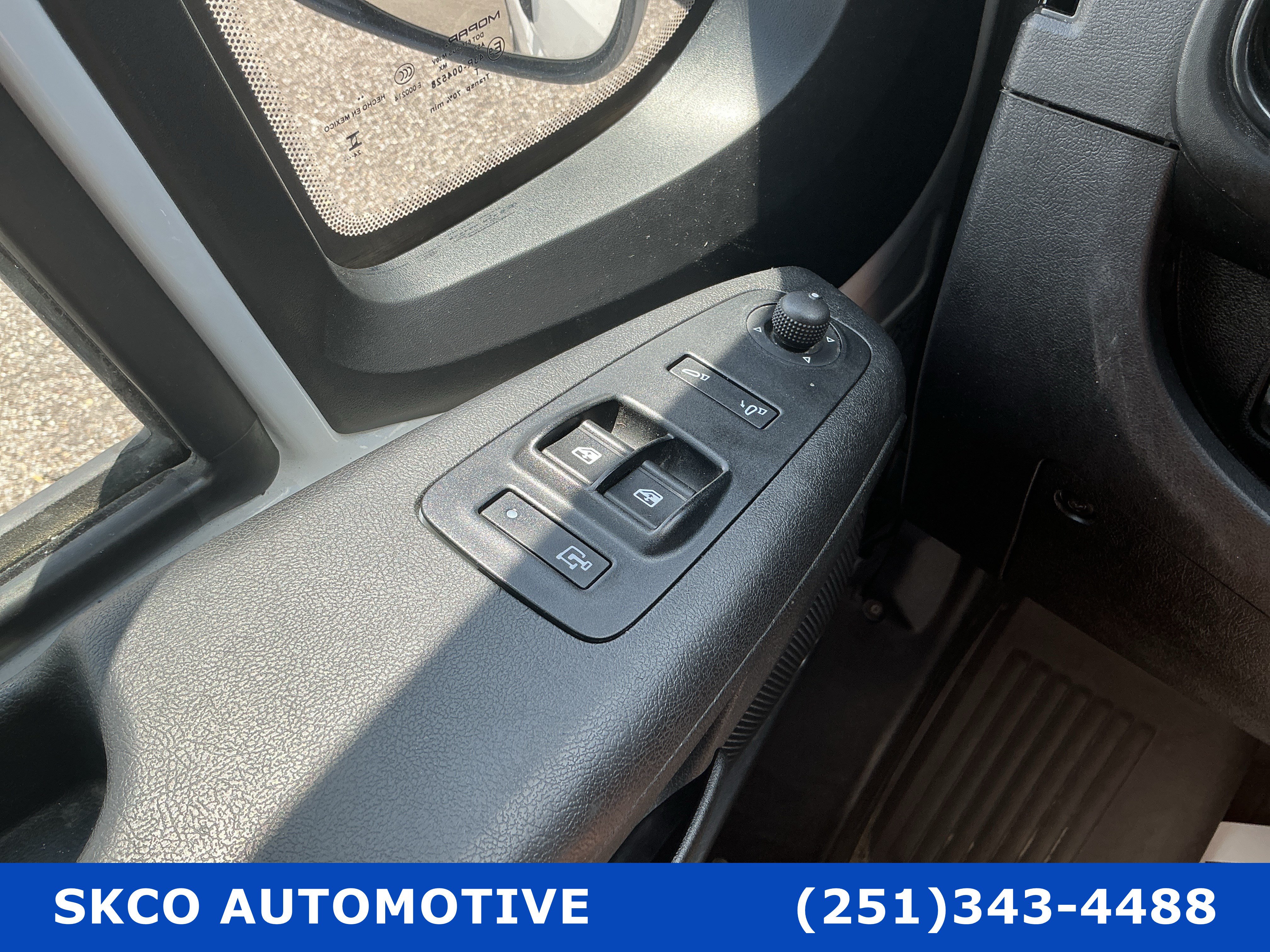 Used 2025 RAM ProMaster 2500 w/ Convenience Group FWD image 19