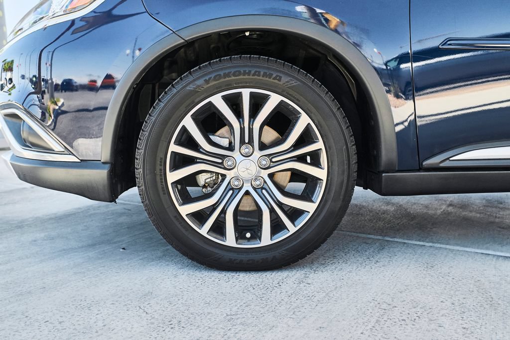 Used 2016 Mitsubishi Outlander SEL FWD image 3