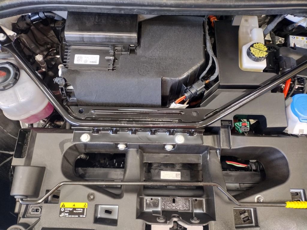 Certified 2021 Volkswagen ID.4 Pro S w/ Gradient Package image 8