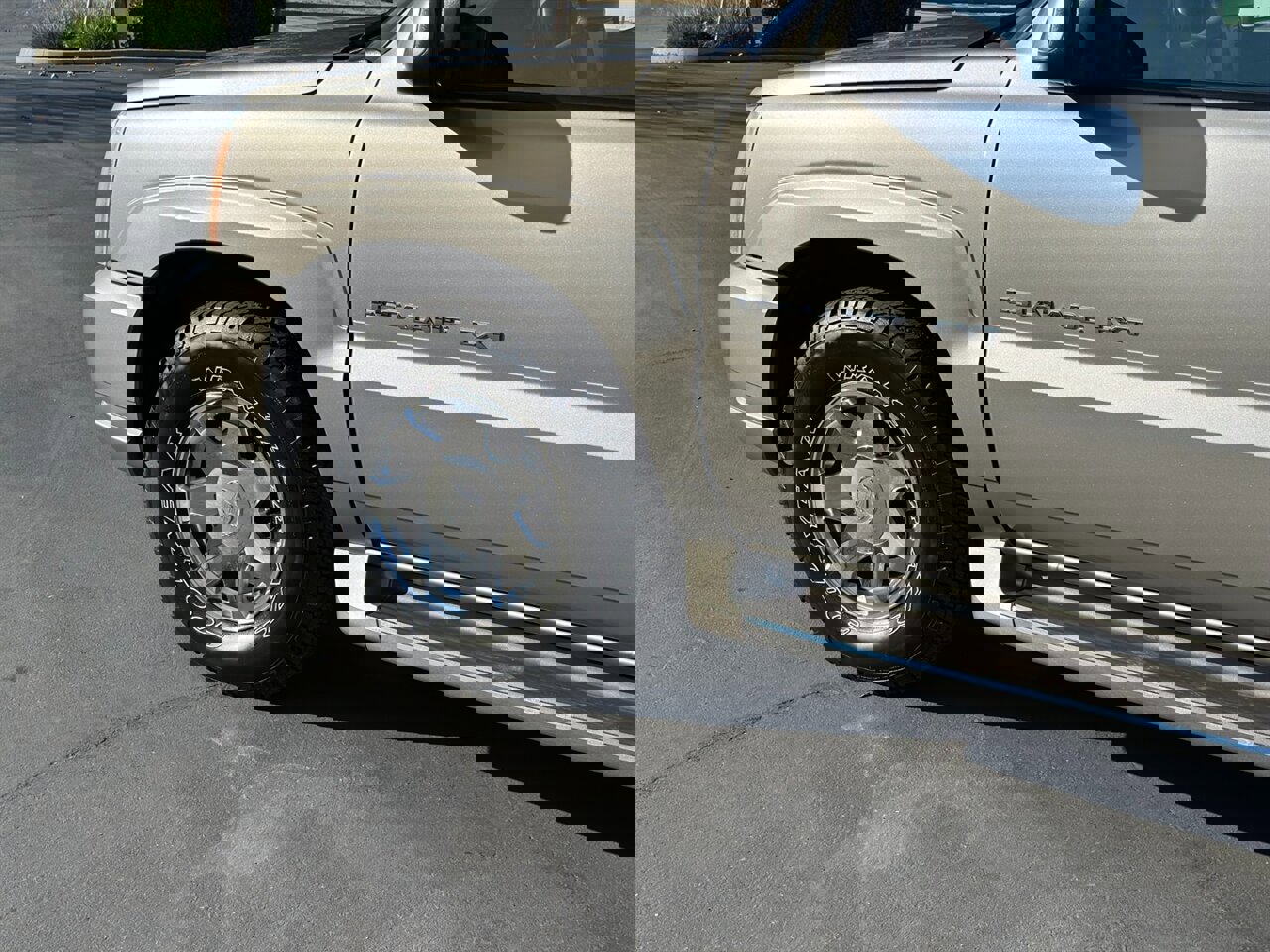 Used 2002 Cadillac Escalade EXT image 11