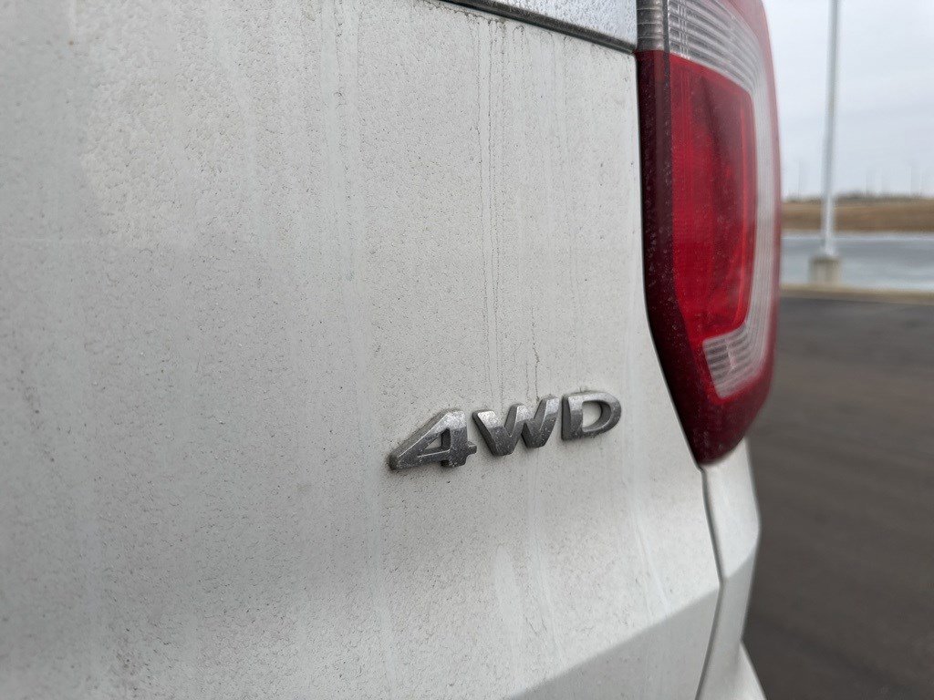 Used 2017 Ford Explorer XLT w/ Equipment Group 202A image 5