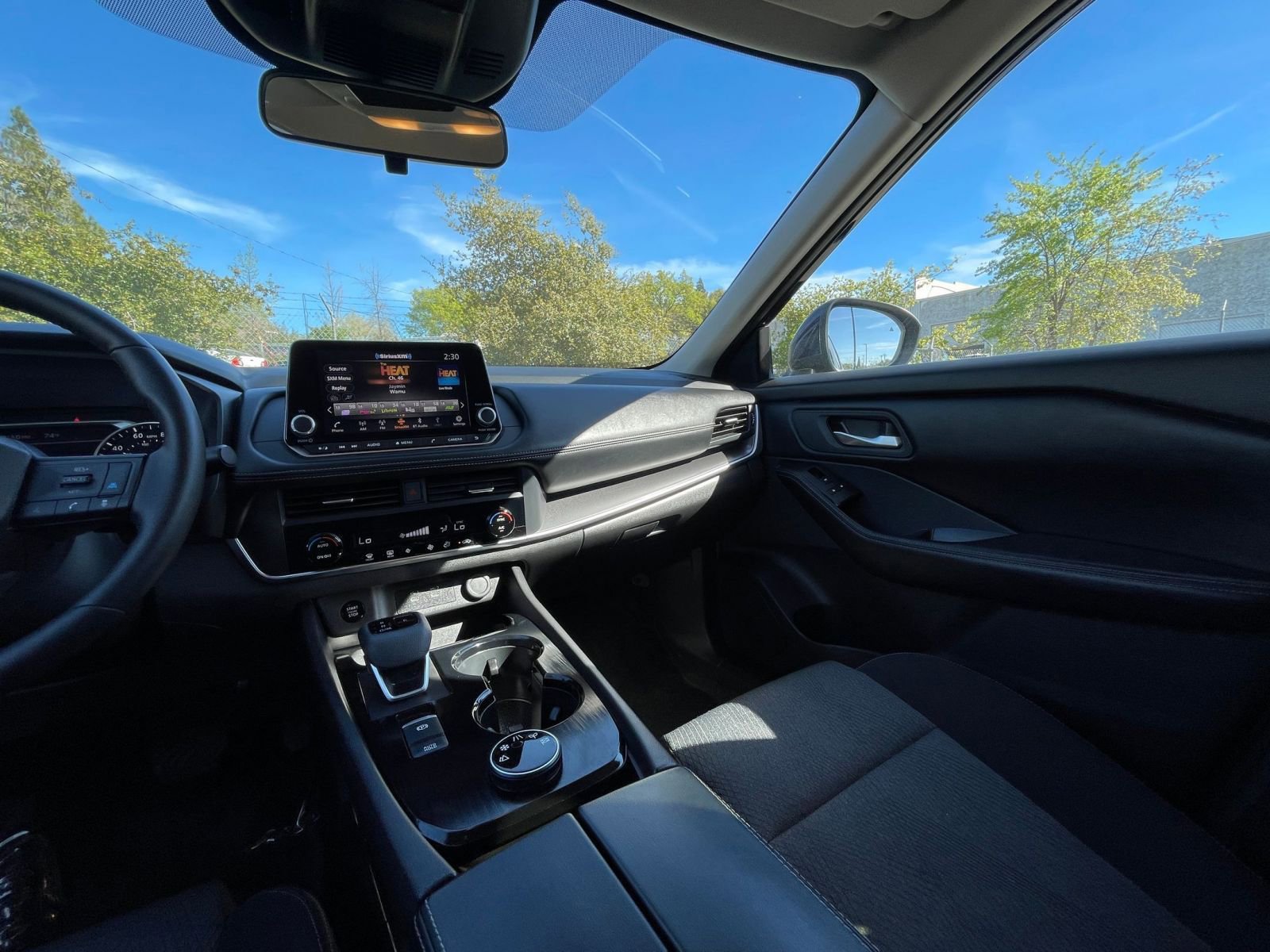 Used 2025 Nissan Rogue SV image 37