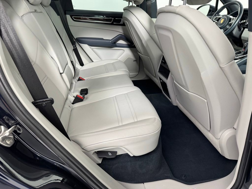 Used 2022 Porsche Cayenne AWD/4WD image 29