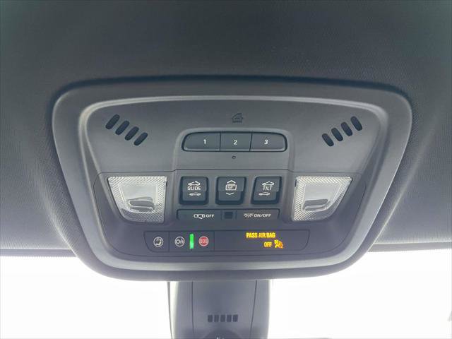 Used 2023 Chevrolet Traverse Premier image 33