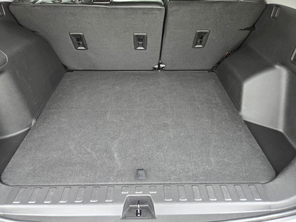 Used 2024 GMC Terrain SLT image 30