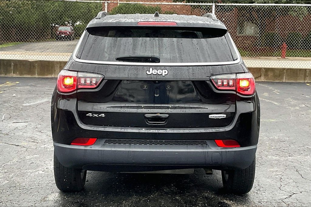 Used 2019 Jeep Compass Latitude w/ Popular Equipment Group AWD/4WD image 3