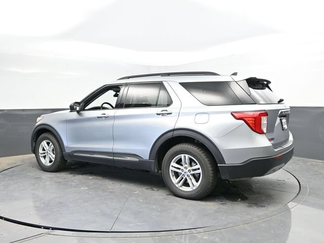 Used 2024 Ford Explorer XLT w/ Equipment Group 202A AWD/4WD image 9