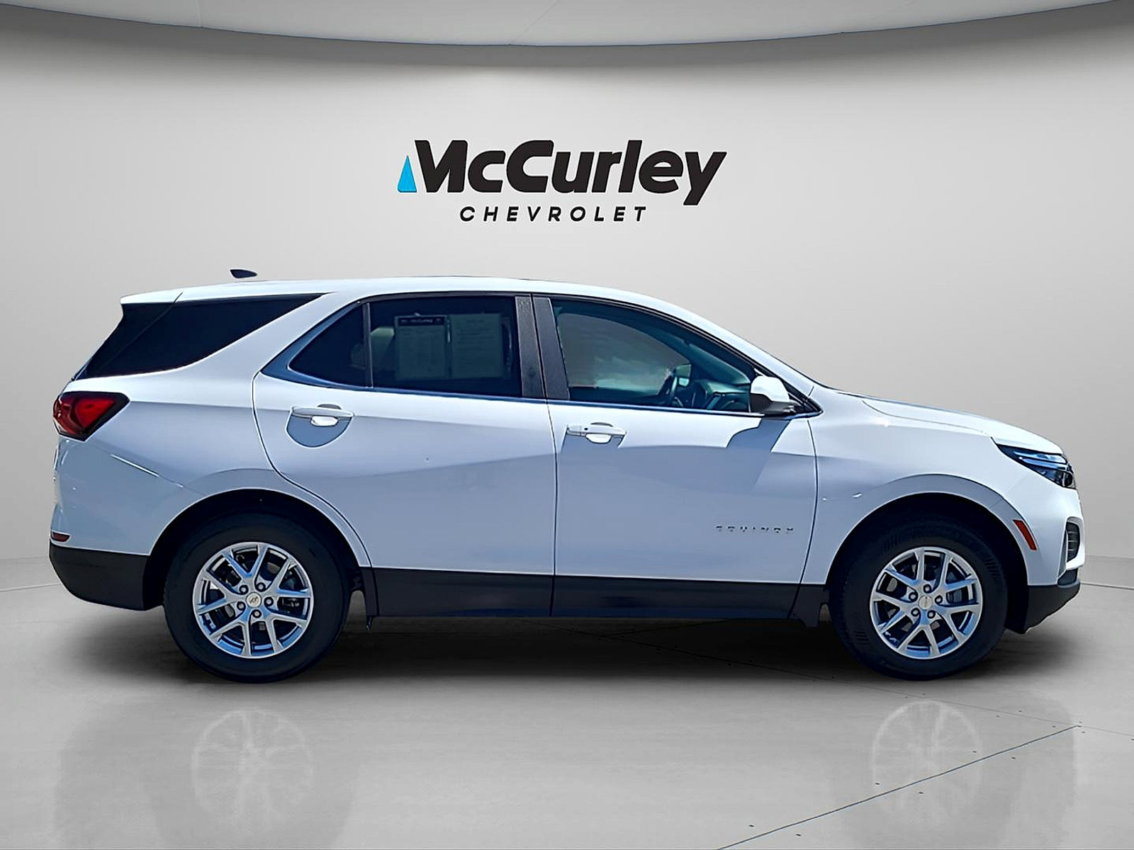Used 2024 Chevrolet Equinox LT AWD/4WD image 8