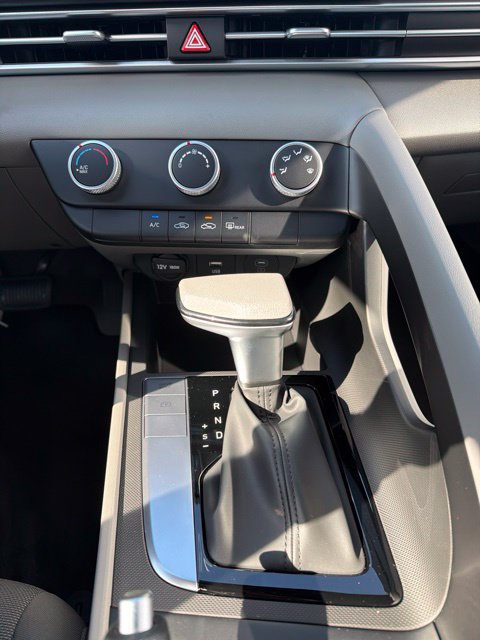 New 2026 Hyundai Elantra SE FWD image 17