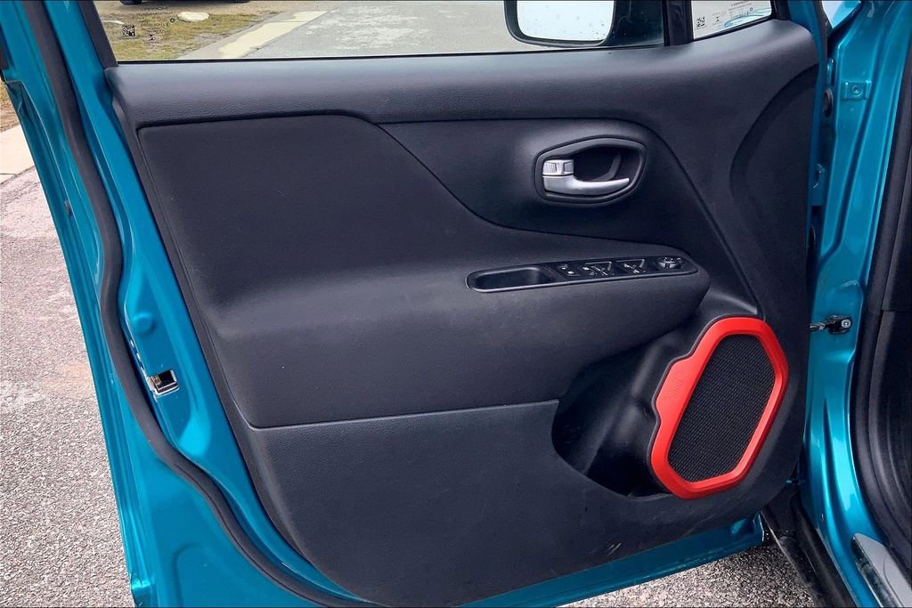 Used 2023 Jeep Renegade Trailhawk image 19